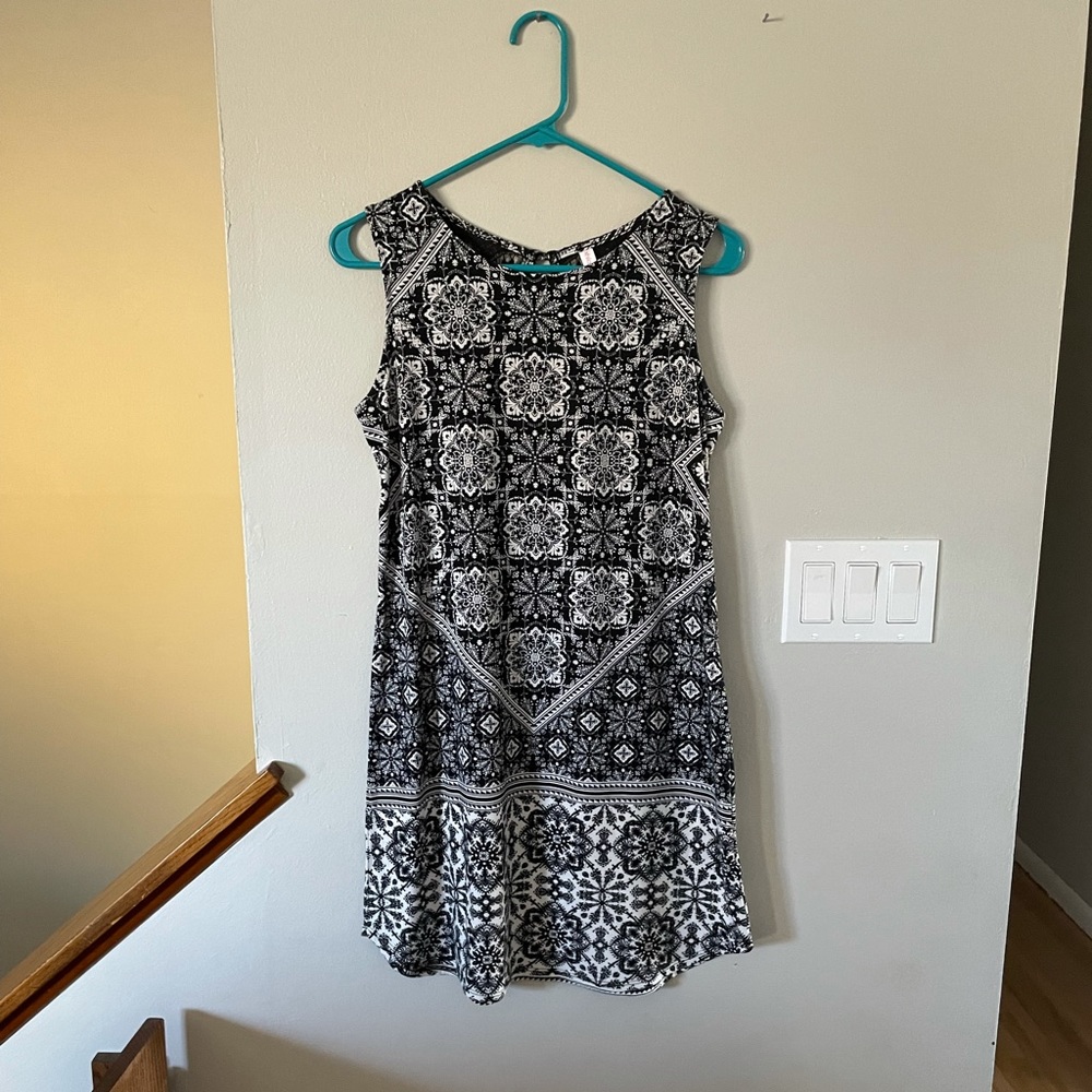 Black and white pattern dress